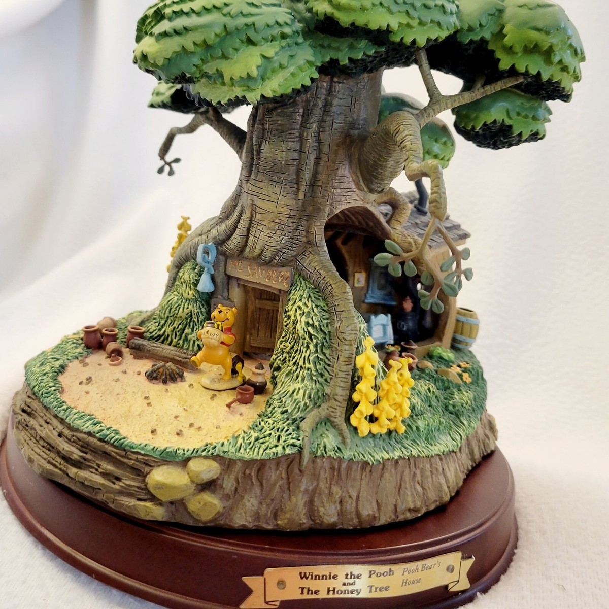 WDCC Enchanted Places Winnie The POOH BEARS HOUSE Honey Tree