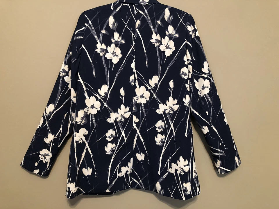 Chaqueta forrada de manga larga para mujer Cynthia Rowley azul marino marfil diseños florales mediana Foto 3 de 4