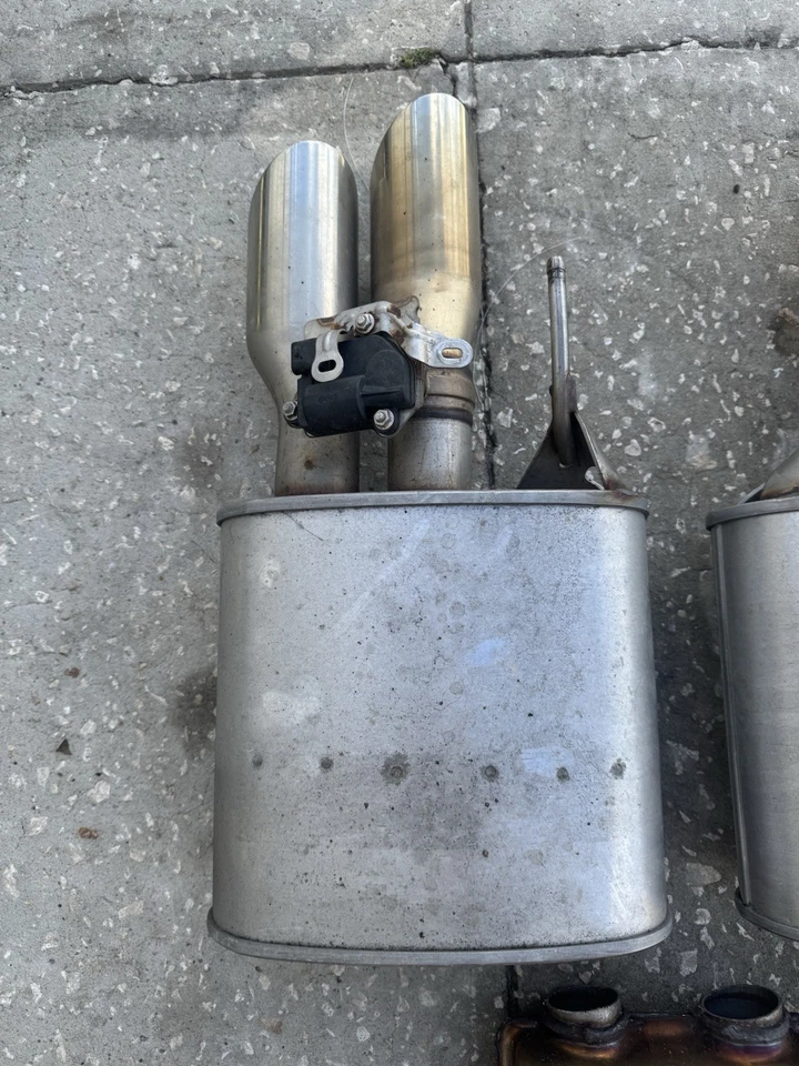 Ford Oem Mustang Gt 2018-2024 Exhaust System - Image 2 of 4