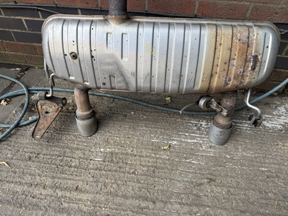 Escape trasero gato original Audi TT MK1 3.2 2004 Foto 2 de 4