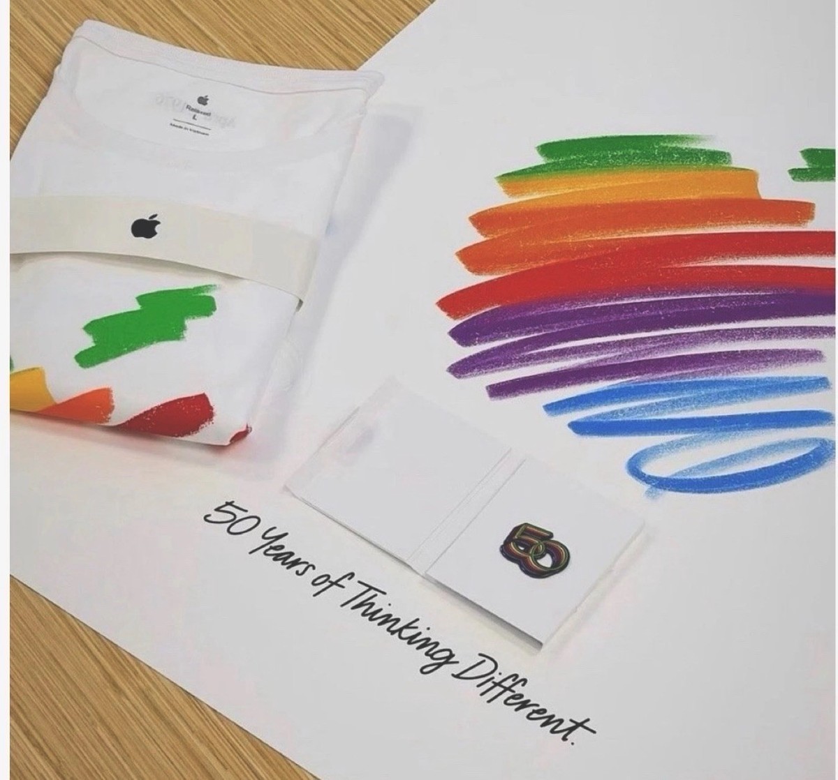 Apple Limited Edition 50 Years Thinking Different poster + T-shirt