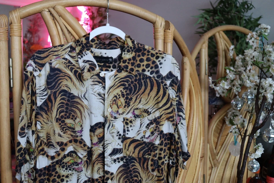 Camisa All Saints 'PRYDE' S/S Viscosa Estampado Animal - Talla Mediana/Calce Relajado Foto 3 de 4