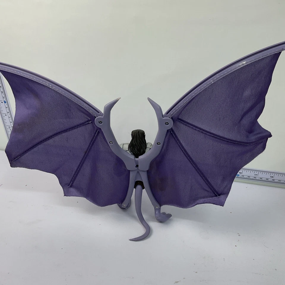Vintage 1995 Disney Gargoyles Goliath Power Wing Blast Deluxe 6" Action Figure - Image 4 of 4
