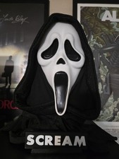 Scream Ghostface 25th Anniversary Fun World Collectors Edition Mask and stand