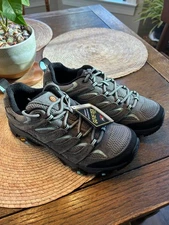 MERRELL MOAB 3 GORE-TEX HIKING SHOES - SIZE 7.5
