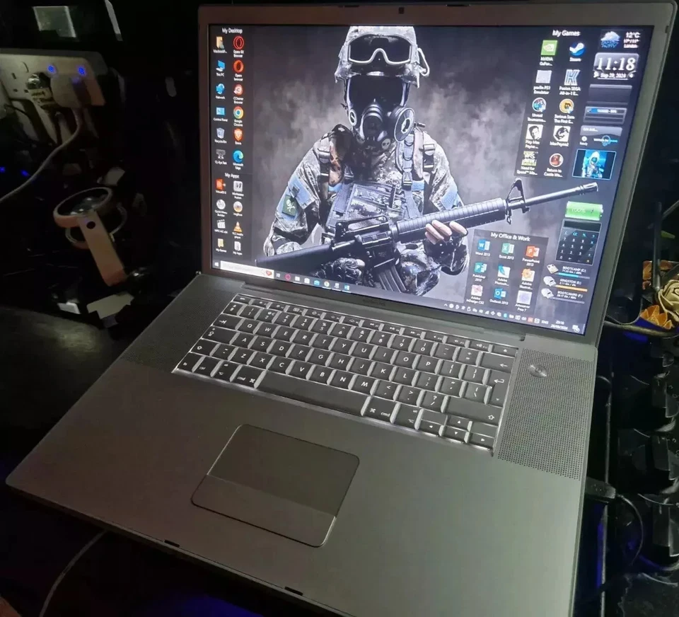 MacBook Pro 17" 2008 A1261  2.5GHz/4GB /480GB SSD /512MB NVIDIA GPU /BATTERY - Image 2 of 4