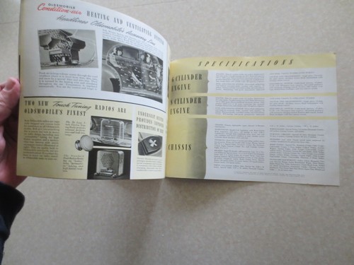 Original 1941 Oldsmobile automobile advertising booklet - USA -- --- - Picture 5 of 11