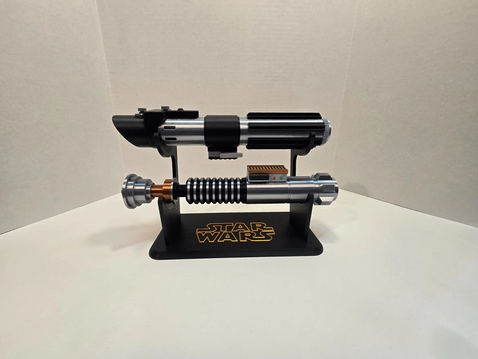 Réplica de sable de luz inspirada en Luke Skywalker y Darth Vader con soporte, Star Wars Foto 2 de 4