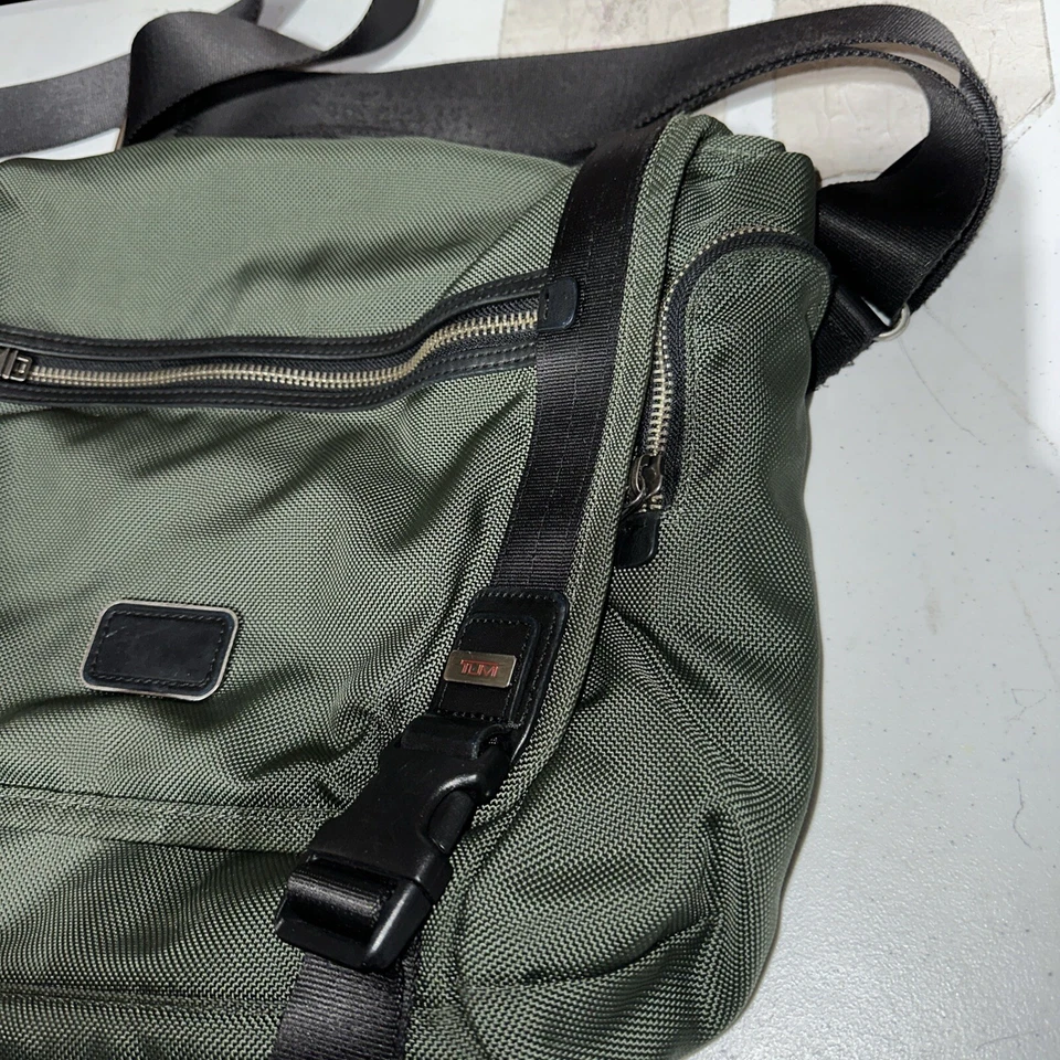 Tumi Messenger Bag 22370SPH Olive Green - Image 4 of 4