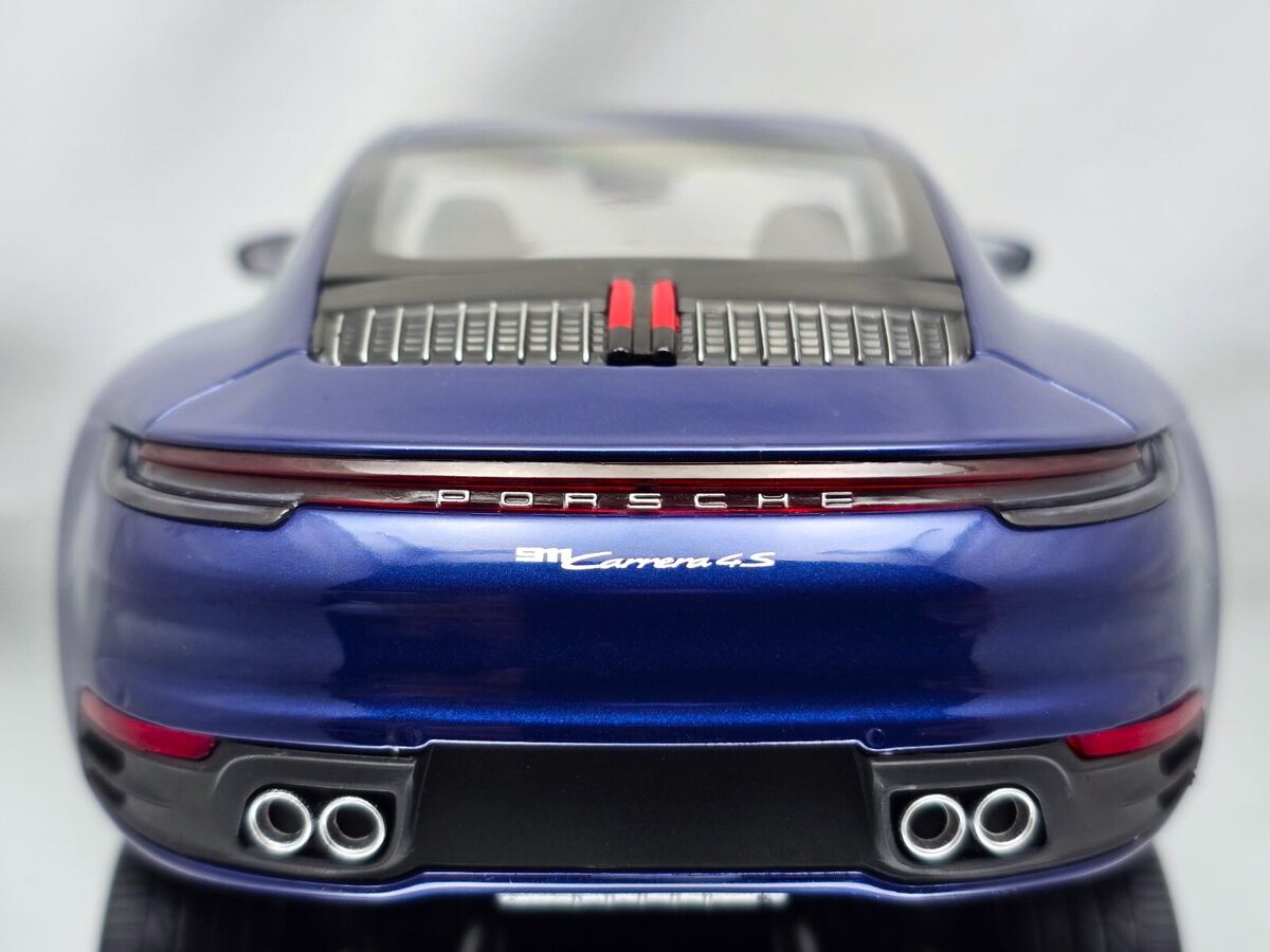 Minichamps Porsche 911 (992) Carrera 4S 2019 Gentian Blue Minichamps Porsche 911 (992) Carrera 4S 2019 Gentian Blue