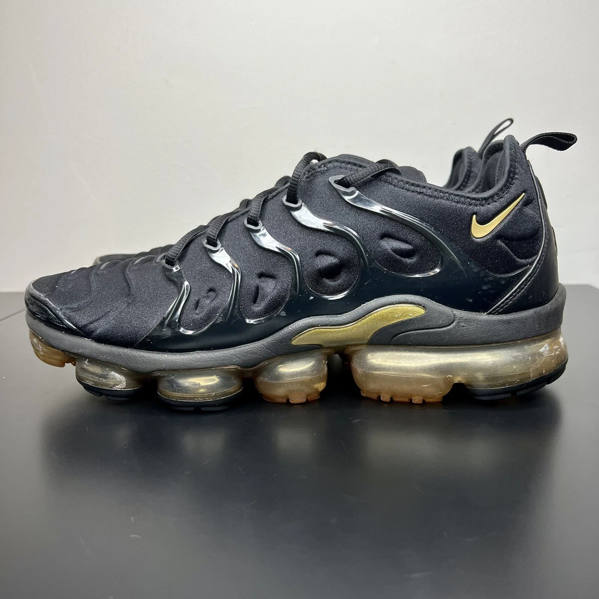 Mortal hormigón Nervio Size 11 - Nike Air VaporMax Plus Black Gold 194275556420 | eBay