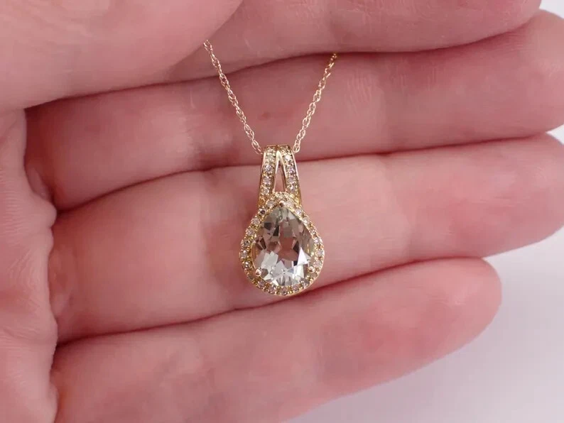 Colgante lágrima aguamarina de 2,00 quilates corte pera creado en laboratorio chapado en oro amarillo de 14 quilates Foto 4 de 4