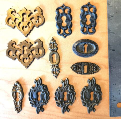 Lot of 11 Antique Skeleton Key Hole Covers Escutcheon Hardware - Foto 1 di 1