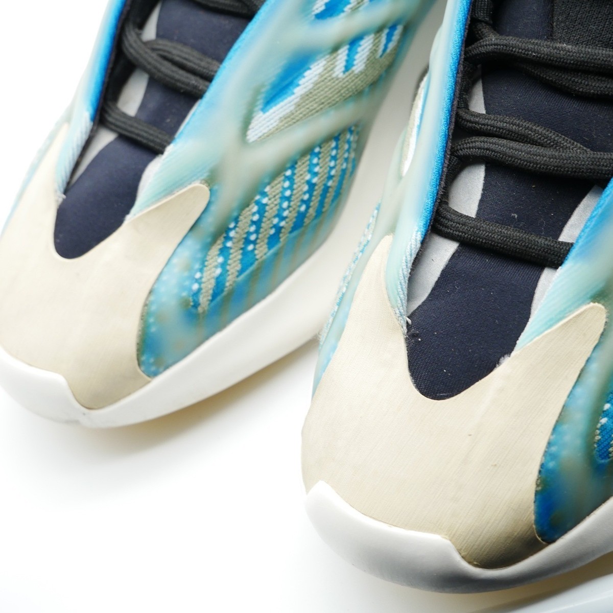 Adidas Yeezy 700 V3 Arzareth Blue Glow In The Dark G54850  display picture 2