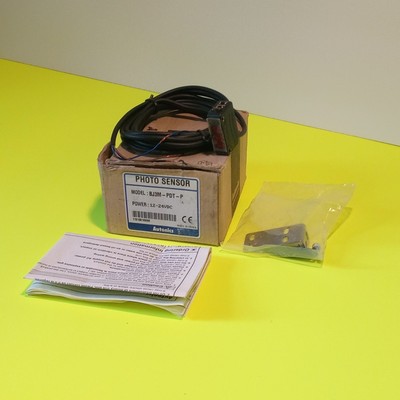 Autonics BJ3M-PDT-P Photoelectric Sensor, which is a retroreflective type sensor