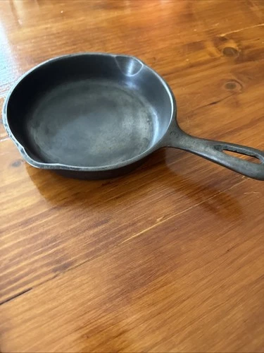 6 1/2 Inch Cast Iron Skillet - Wagner Ware 1930-1960s Era Vintage