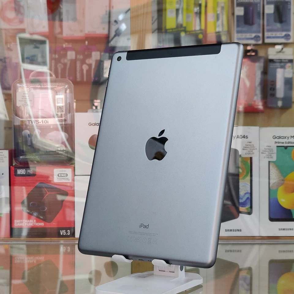 Apple iPad 9.7 (2017) Vodafone Cellular - Grade A in Space Gray |32GB| FREE POST - Image 2 of 2