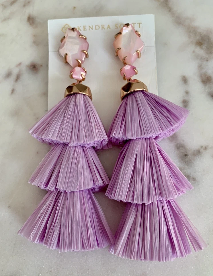 Pendientes Kendra Scott Denise Rosa Madreperla Con Rafia Lila Foto 4 de 4