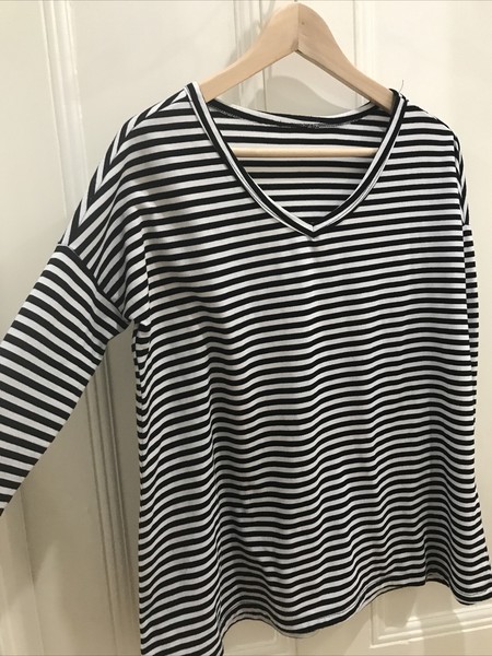 Ladies Black & White Striped 3/4 Sleeved Baggy Fit Tee/Top Size 10 No Tags