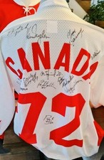 White Canada 1972 jersey with 13 players signed, including Ken Dryden RARE!!!