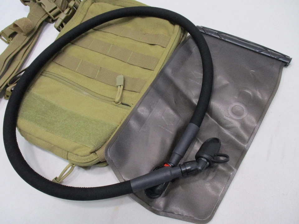 Condor Coyote Táctico Senderismo Piscina de Marea MOLLE H2O Vejiga de Agua Portador de Hidratación Foto 2 de 4