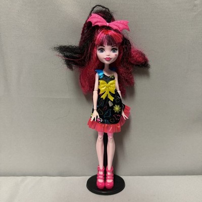Monster High Electrified Hair Raising Ghouls Draculaura Doll Outfit Stand Shoes