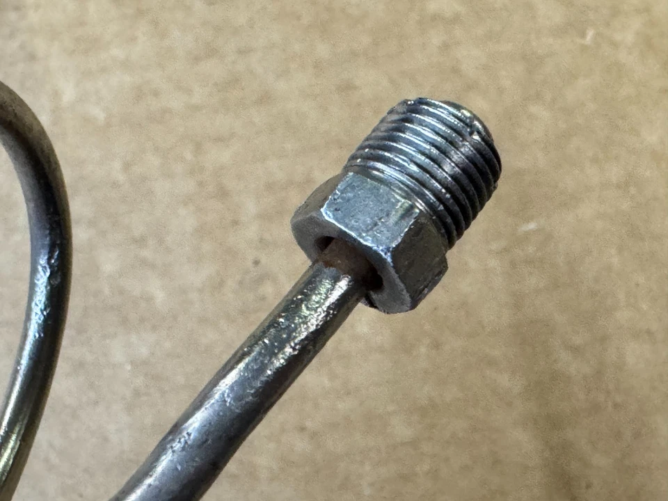 Ford Mustang 87-93 Líneas de freno Cilindro maestro Válvula dosificadora Tambor 8,8 OEM Foto 2 de 4