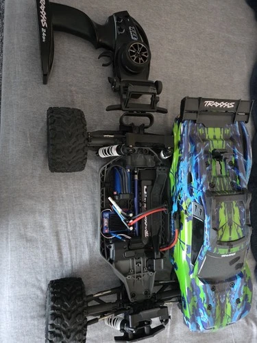 Traxxas Rustler 4x4 Vxl brushless. w remote, 5800 MAh LiPo battery &fast charger