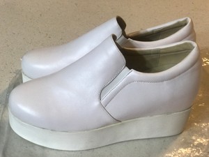 white tennis shoes platform