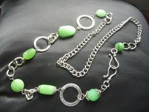 COLLIER SAUTOIR ou CEINTURE en VERRE coloris vert jade