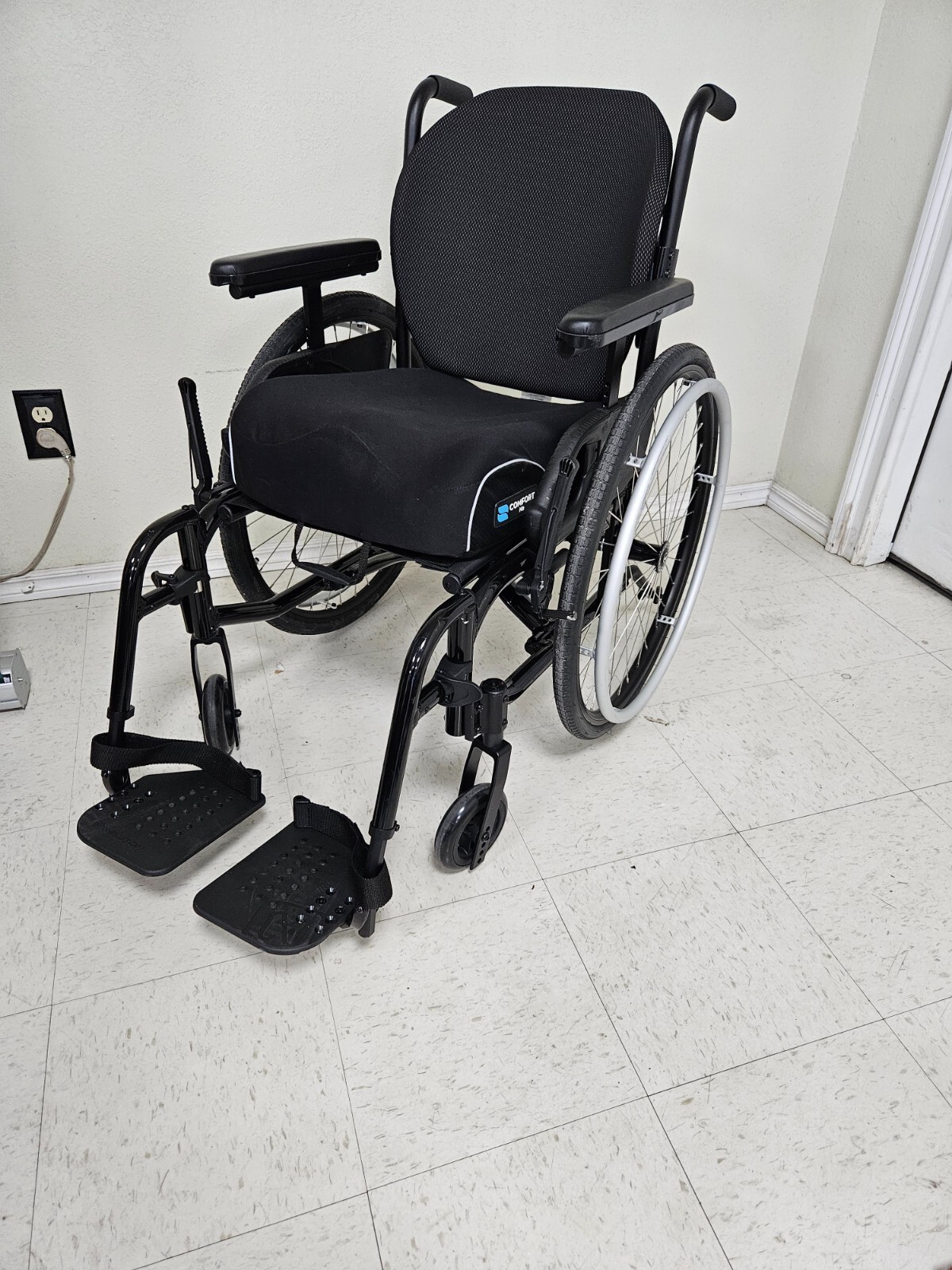 Motion Composites Helio A7 Wheelchair with a Matrix removable back eBay