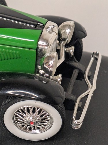 Signature 1934 Duesenberg Diecast Car 1:32 6" Long On Stand Green and Black - Picture 10 of 23