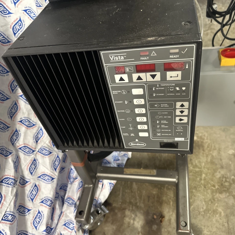 Nordson 3400V 1EAV2F Hot Melt Adhesive Glue Unit W/ Applicator Assembly - Image 3 of 4