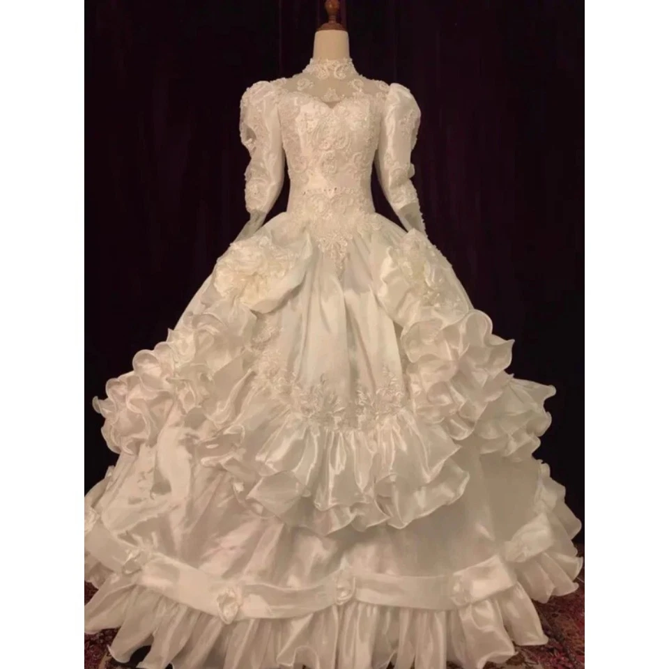 Vestidos de novia vintage de mediados de siglo blanco marfil con volantes mangas largas Foto 3 de 4