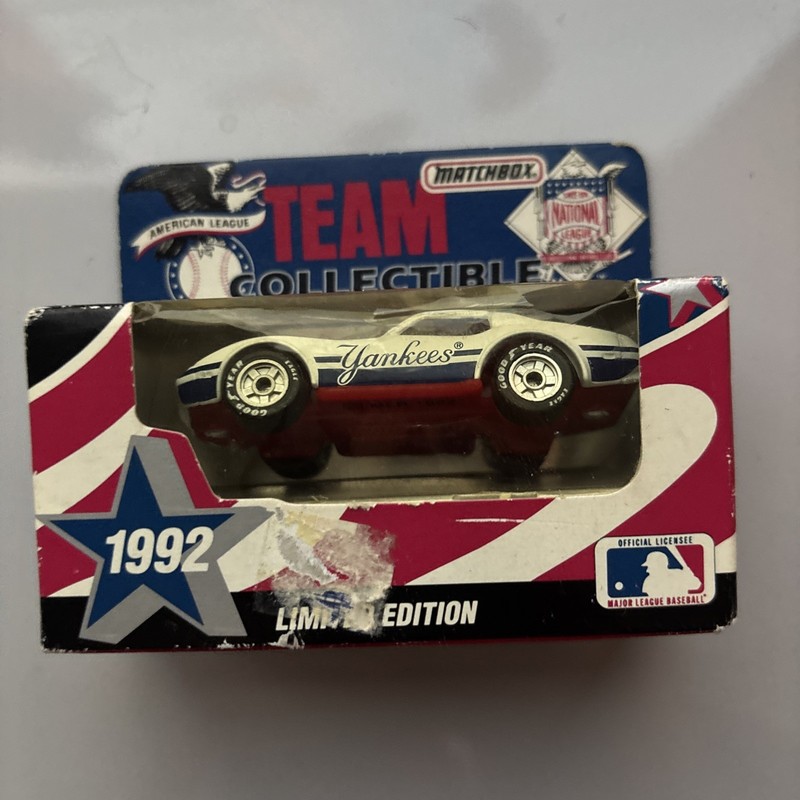 MATCHBOX LIMITED EDTION MLB TEAM COLLECTABLE 1992 NEW YORK YANKEES CORVETTE
