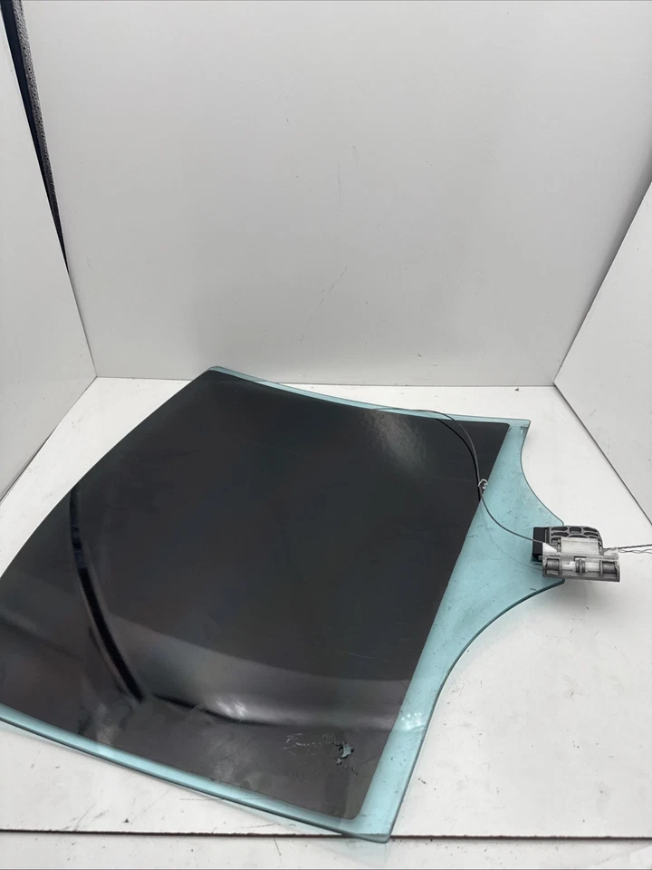 2007 MERCEDES C230 C CLASS  REAR Left SIDE DOOR WINDOW GLASS - Image 4 of 4