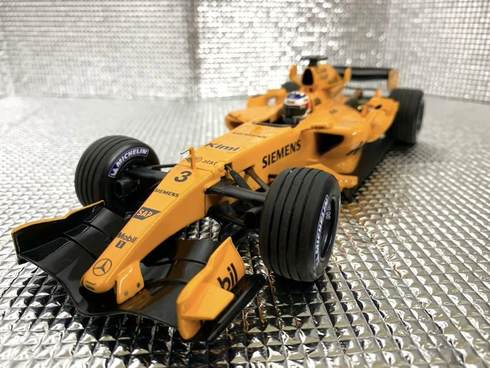 Minichamps 1/18 McLaren Mercedes MP4-21 2006 Test Car Kimi Raikkonen - Image 3 of 4