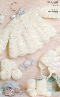 BABY Strickmuster Vintage Matinee Mantel Mütze Booties Handschuhe DK 18/19 Zoll 