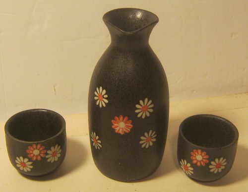 Mid Century 3 Pcs Art Pottery JAPANESE SAKI SET Daisies RED Hallmark on Bottom!!