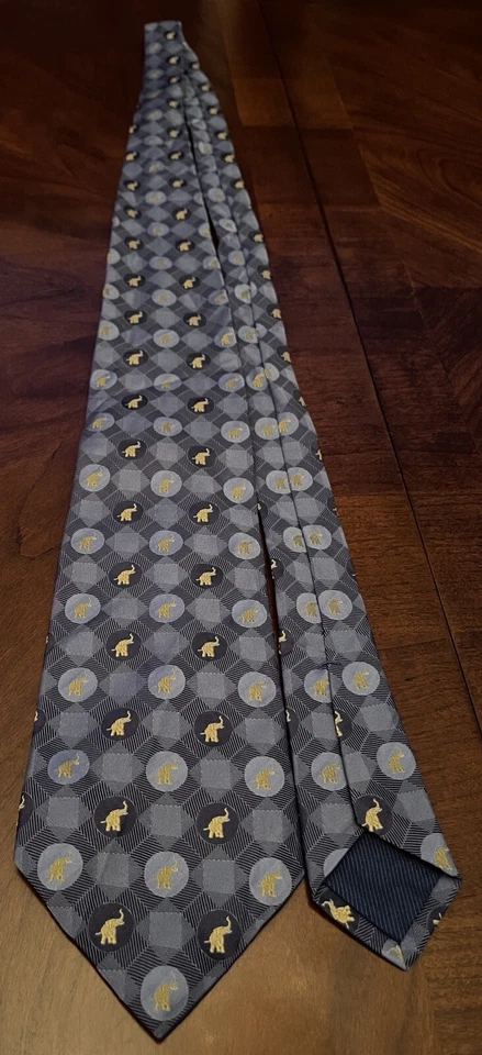 Corbata de Colección Jim Thompson Azul Seda Para Hombre Hecha en Tailandia Estampado de Elefante Foto 3 de 4