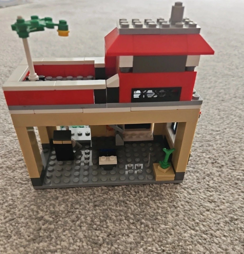 LEGO Creator Modular Poolside Holiday 31067 Complete Model -1 Minifig NO Ins/Box, photo 3 of 5