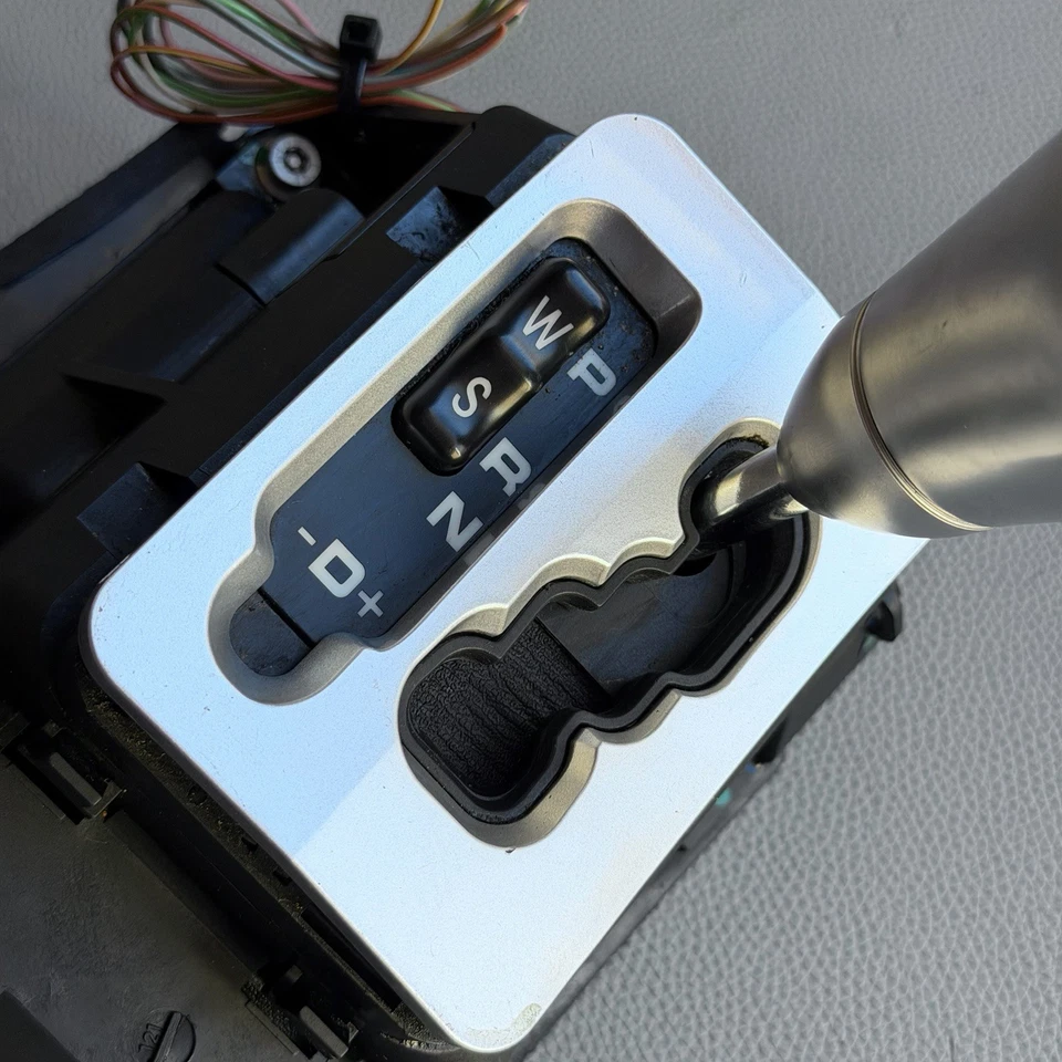 2004 2005 2006 2007 2008 CHRYSLER CROSSFIRE FLOOR GEAR SHIFT SHIFTER SELECTOR - Image 3 of 4