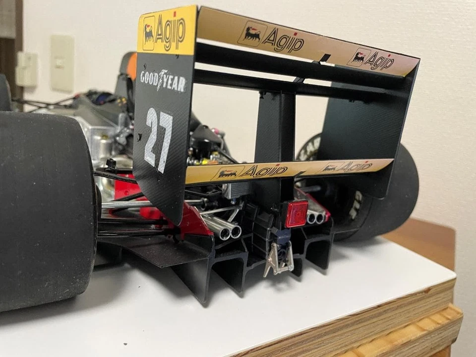 Rosso 1/8 Scale Ferrari 643 F1 Car Model with Detailed Engine Structure - Image 4 of 4