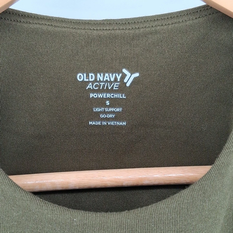 Regata cropped Old Navy Active Powerchill verde oliva - Racerback - Feminina - Imagem 2 de 4