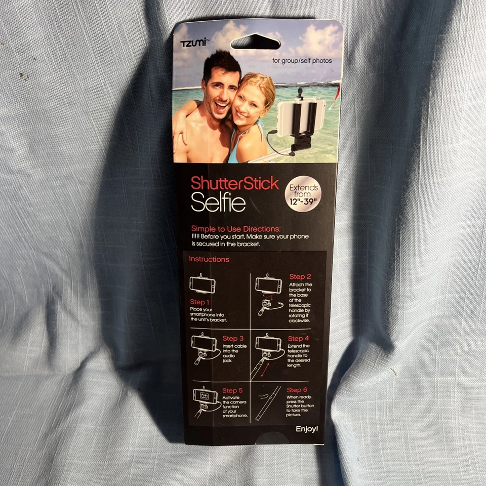 Palo selfie con cable expandible móvil universal Tzumi para Android e iOS negro Foto 2 de 3