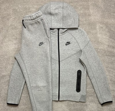 Nike Tech Fleece Trainingsanzug komplettes Set, Kinder Größe Large Alter 12-13 Jahre Sehr guter Zustand UVP 160 £