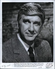 Press Photo Actor Leslie Nielsen on "Bracken's World" NBC-TV series - lrx89563