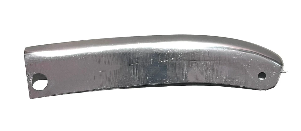 Corvair 1965 moldura de rueda cromada corta trasera derecha OEM Monza o Corsa Foto 3 de 4