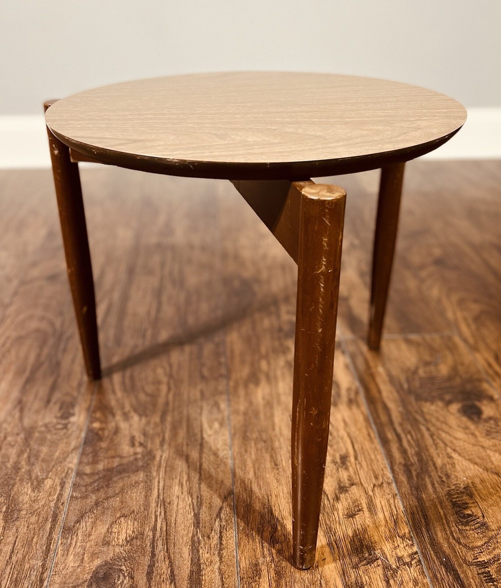 NASTOYS Mid-Century PIERCE (SMALL)1個 Mid Century Modern Walnut + White Gentlemen's Chest