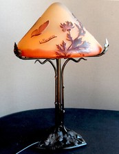 LAMPE EN FER FORGE, aux feuilles de vigne La Rochère et FAA.